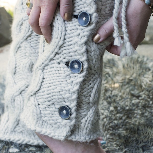 Bulky cabled legwarmers with buttons